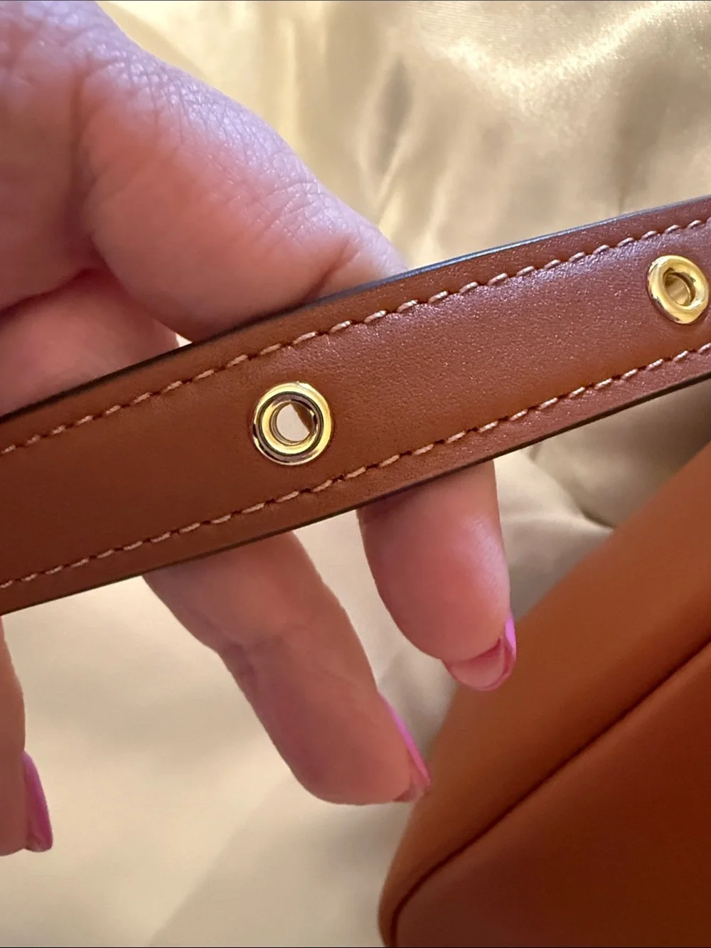 🤎Coach NWT Honey Brown Leather Hadley TurnLock Mini Crossbody with Gold Hardware - Picture 8 of 9